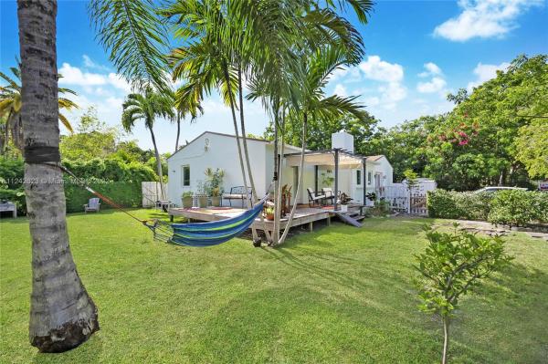Eleda, 4220 Grove St, Miami, Florida 33133, image 1