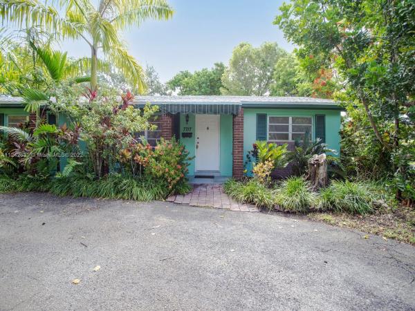 Kendale Lakes No HOA, 7717 SW 140th Ct, Kendale Lakes, Florida 33183, image 2