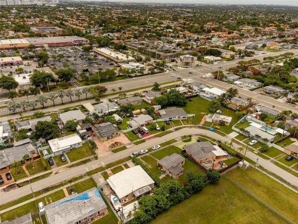 Westwood Lakes Residential, 11240 SW 40th Ter, Westwood Lakes, Florida 33165, image 2