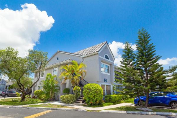 Coral Club Garden Villas, 15050 SW 103rd Ter #7201, The Hammocks, Florida 33196, image 1