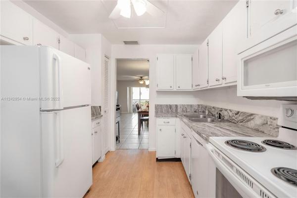 8705 Hampshire Dr, 8705 NW 38th Dr #1B, Coral Springs, Florida 33065, image 1