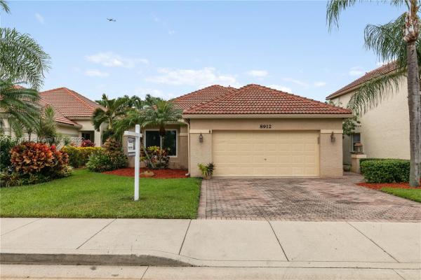 Lake Park, 8912 S Lake Park Cir S, Davie, Florida 33328, image 1