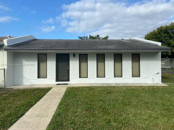 Royale Green, 4738 SW 131st Ave, Kendale Lakes, Florida 33175, image 2