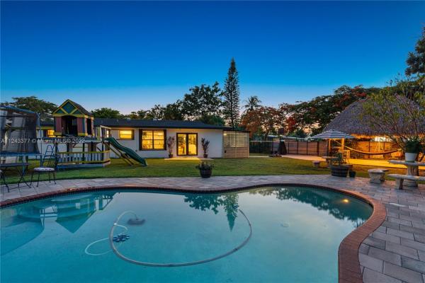Bel Aire, 9981 Belville Rd, Cutler Bay, Florida 33157, image 2