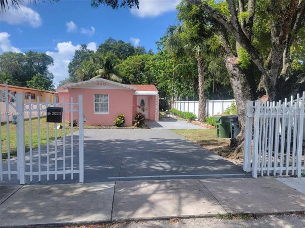 Irons Manor, 820 NE 131, North Miami, Florida 33161, image 1