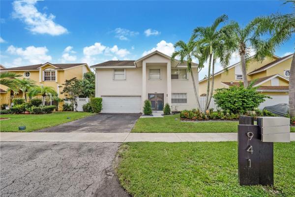 Lakeside Key, 941 SW 96th Ave, Pembroke Pines, Florida 33025, image 1
