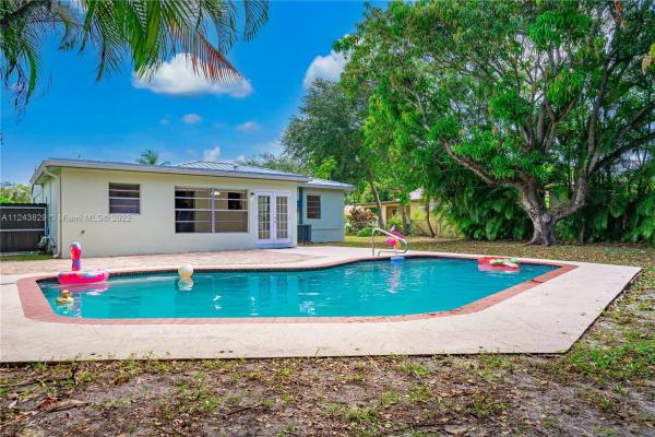 Dixie Gardens, 1520 NE 138th St, North Miami, Florida 33161, image 1