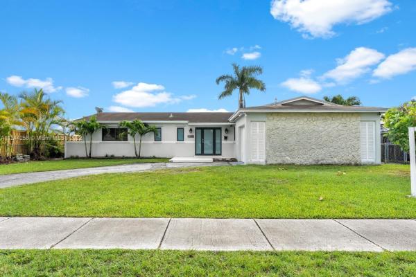 Royale Green, 12802 SW SW 47th Ter, Kendale Lakes, Florida 33175, image 2