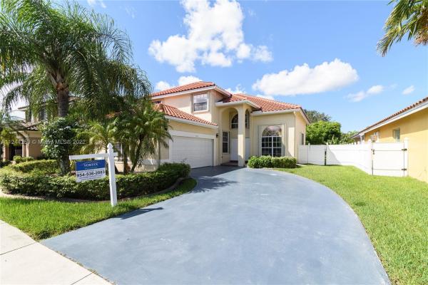 Chapel Lake Estates, 1320 NW 185th Ave, Pembroke Pines, Florida 33029, image 1