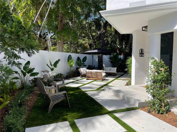 Rhodes, 2578 Lincoln Ave, Miami, Florida 33133, image 1