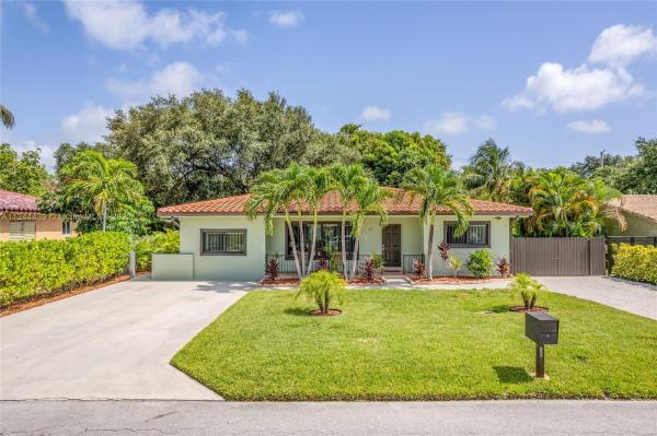 Pleasant Village, 717 NE 162nd St, Golden Glades, Florida 33162, image 1