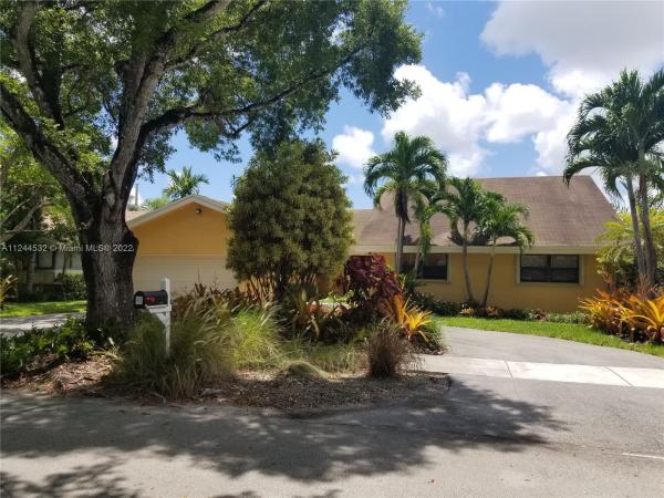 Kendale Country Club Estates, 10240 SW 91st St, Kendall, Florida 33176, image 1