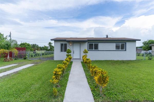Homestead Lake Park Homes, 30321 SW 148th Pl, Leisure City, Florida 33033, image 1