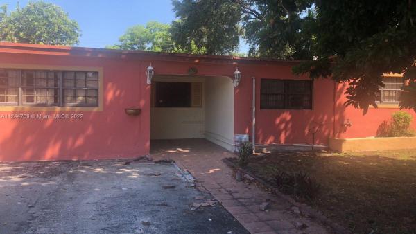 Highland Manor, 575 NE 179th Dr, North Miami Beach, Florida 33162, image 2