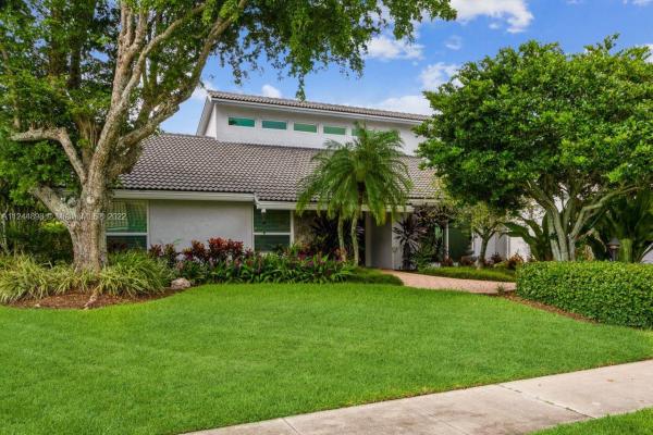 Jacaranda Cay, 10160 SW 2nd St, Plantation, Florida 33324, image 1