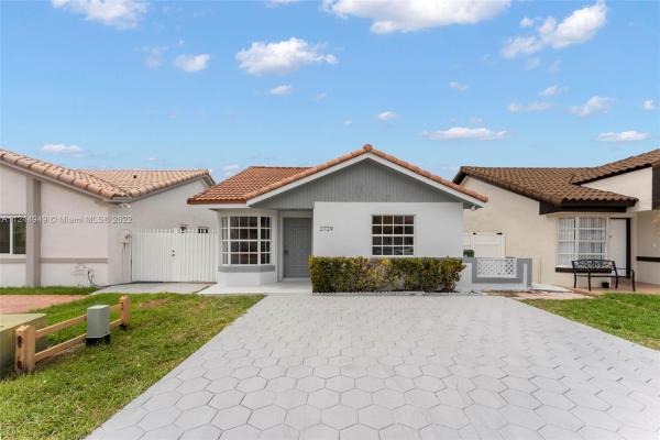 Alameda Jardins, 2729 W 73rd Pl, Hialeah, Florida 33016, image 1