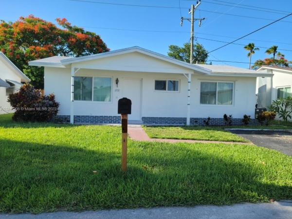 Tamarac Lakes, 1711 NW 46th St, Tamarac, Florida 33309, image 1