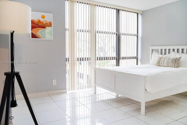 Plaza Of The Americas, 17011 N Bay Rd #308, Sunny Isles Beach, Florida 33160, image 2