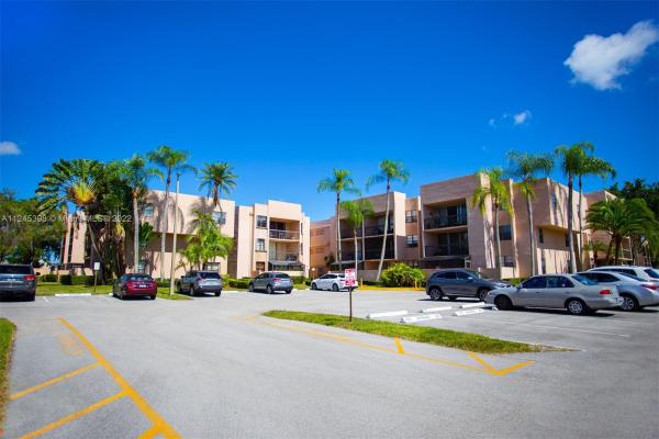 Gardens Of Kendall, 10525 SW 112th Ave #118, Kendall, Florida 33176, image 2