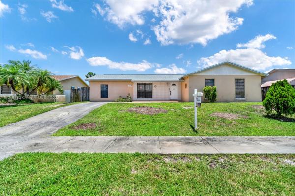 Meadow Wood Manor, 26215 SW 130th Ct, Princeton, Florida 33032, image 2