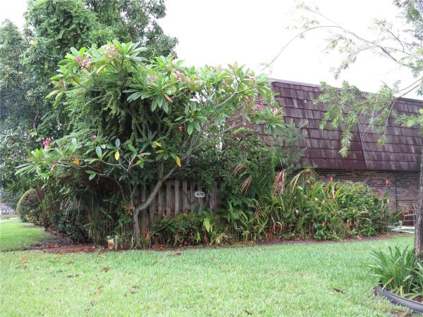 Forest Lakes Townhomes, 1674 Forest Lakes Cir #D, West Palm Beach, Florida 33406, image 2