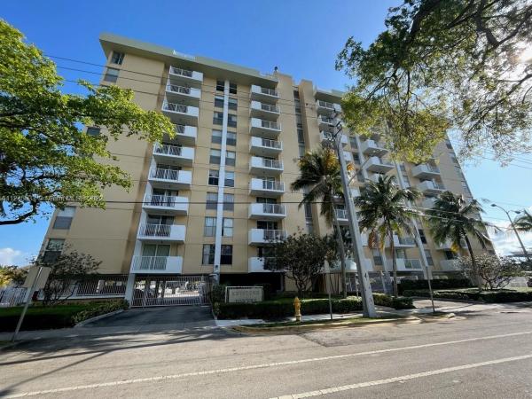 Keystone Towers, 2000 NE 135th St #610, North Miami, Florida 33181, image 1