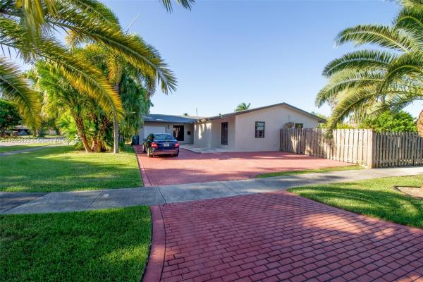Bel Aire, 18941 SW 92nd Ct, Cutler Bay, Florida 33157, image 2