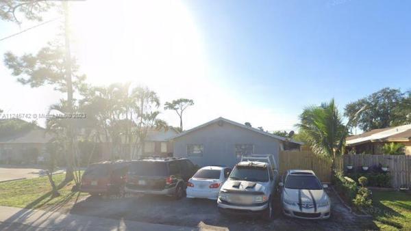 Greenacres No HOA, 353 Walker Ave, Greenacres, Florida 33463, image 2