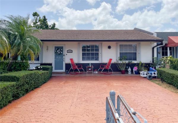 Royale Green, 4261 SW 131st Ave, Kendale Lakes, Florida 33175, image 2