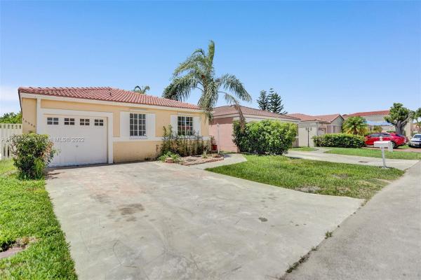 Weitzer Serena Lakes West, 16956 SW 142nd Pl, Richmond West, Florida 33177, image 2