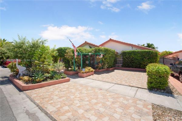 910 SW 140th Ave, Unincorporated Dade County, Florida 33184, image 2
