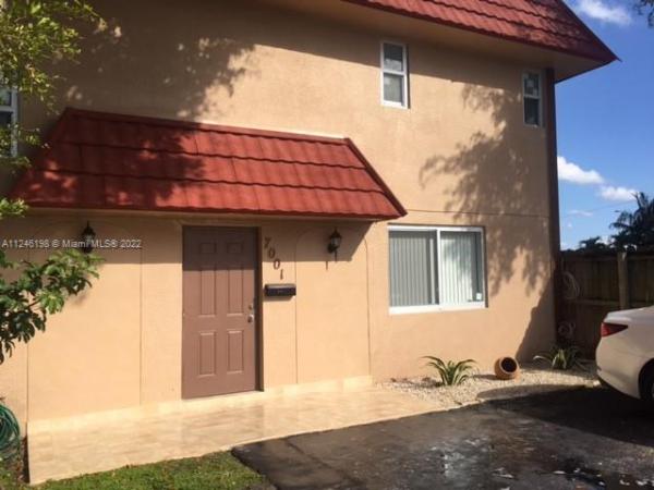 7001 NW 169th St #7001, Country Club, Florida 33015, image 2