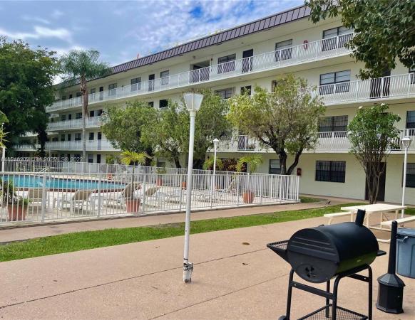 Palm Village Club, 500 NE 2nd St #109, Dania Beach, Florida 33004, image 1