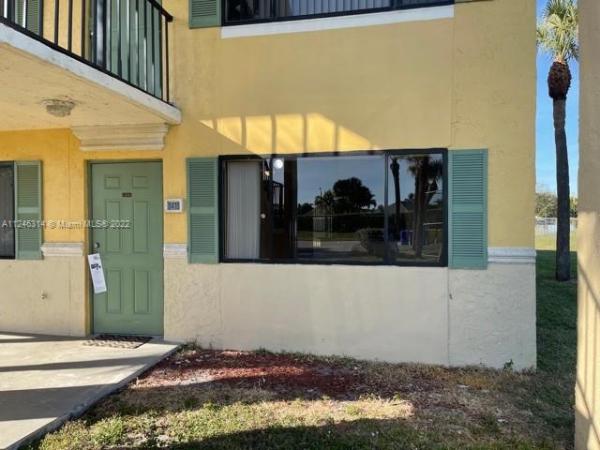 1418 Meadows Cir W, Boynton Beach, Florida 33436, image 1