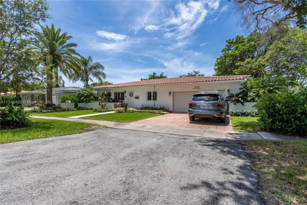 Riviera, 1550 Zuleta Ave, Coral Gables, Florida 33146, image 2