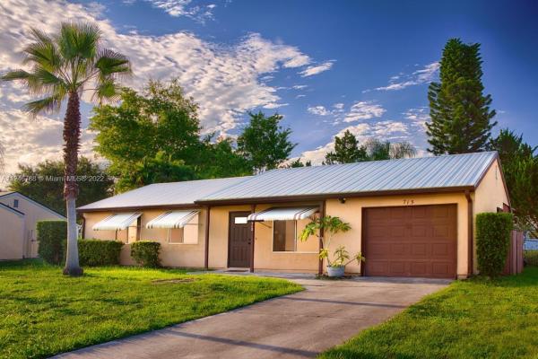 715 SW Bridgeport Dr, Florida 34953, image 2