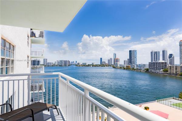Winston Towers 500, 301 174th St #1212, Sunny Isles Beach, Florida 33160, image 2