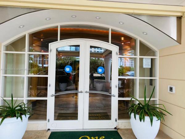 One Tequesta Point, 888 Brickell Key Dr #1209, Miami, Florida 33131, image 2