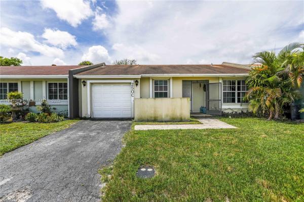 Lakewood On The Green, 250 Lakewood Cir E #C, Margate, Florida 33063, image 1