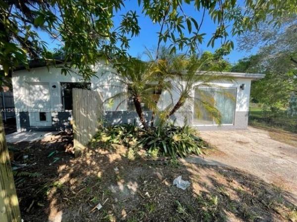 Silver Lake Park, 3238 Lake W Dr, Fort Pierce, Florida 34950, image 1