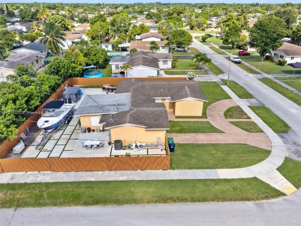 Fairway Plaza, 10430 SW 162nd Ter, Palmetto Estates, Florida 33157, image 1
