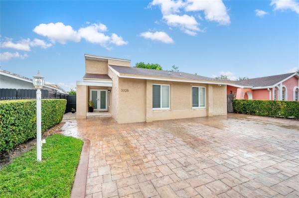 Hacienda Estates, 3325 SW 115th Ct, University Park, Florida 33165, image 1