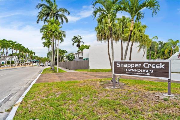 Snapper Creek Townhouses, 7001 SW 109th Pl #7001, Kendall, Florida 33173, image 2
