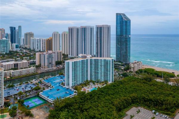 Arlen House East, 100 Bayview Dr #214, Sunny Isles Beach, Florida 33160, image 2