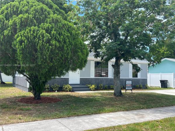 Palm Beach Lakes South, 300 E Elaine Cir E, West Palm Beach, Florida 33409, image 2