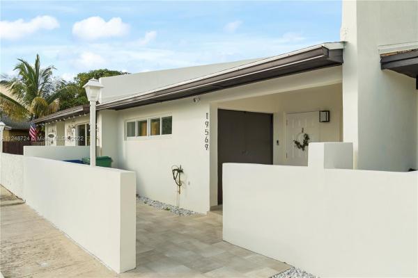 Lakes Of Acadia, 19569 NW 55th Cir Pl #5, Miami Gardens, Florida 33055, image 2