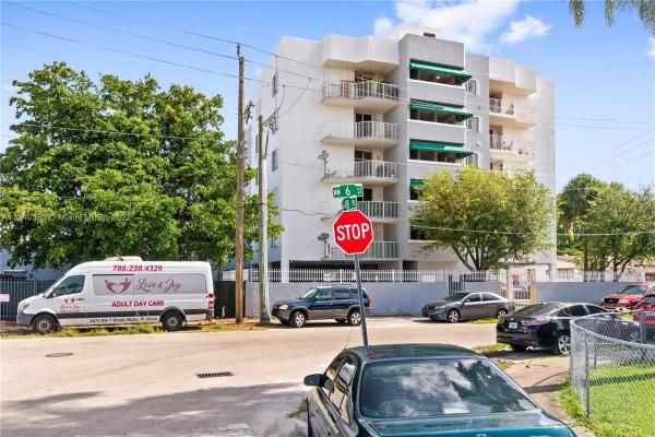 Vista Lake, 4854 NW 7th St #110, Miami, Florida 33126, image 1