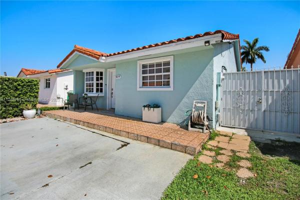 London Estates, 8859 NW 113th St, Hialeah Gardens, Florida 33018, image 1