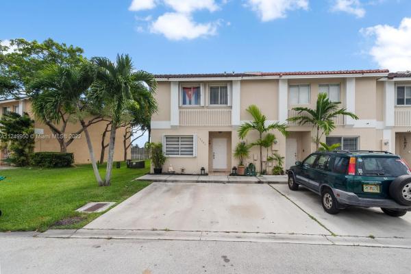 Weitzer Serena Lakes Townhomes, 17701 SW 140th Ct #17701, Richmond West, Florida 33177, image 2