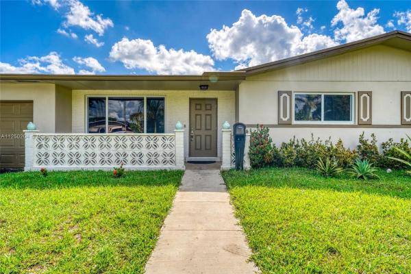 Andover, 20811 NW Miami Pl, Miami Gardens, Florida 33169, image 2